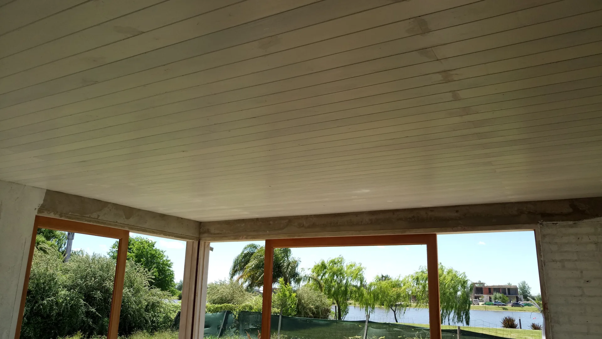 Casa Moderna en Puerto Roldán con Galerías Abiertas y Vista al Verde - Arquitectura en Roldán